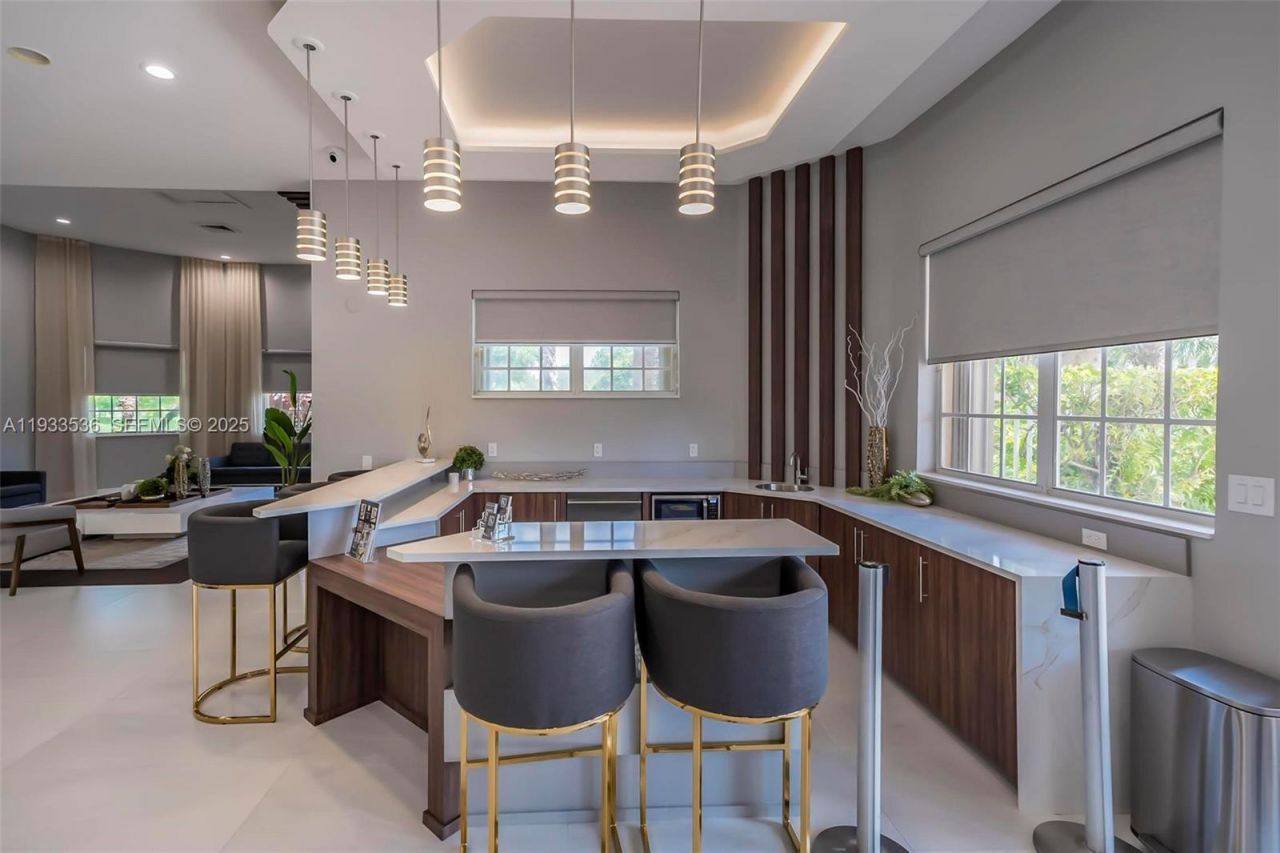 1996 NW 170th Ter, Pembroke Pines, FL 33028 Photo