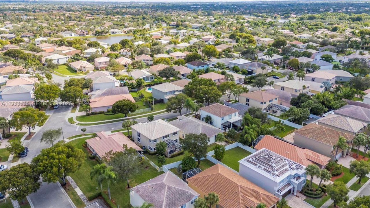 1996 NW 170th Ter, Pembroke Pines, FL 33028 Photo