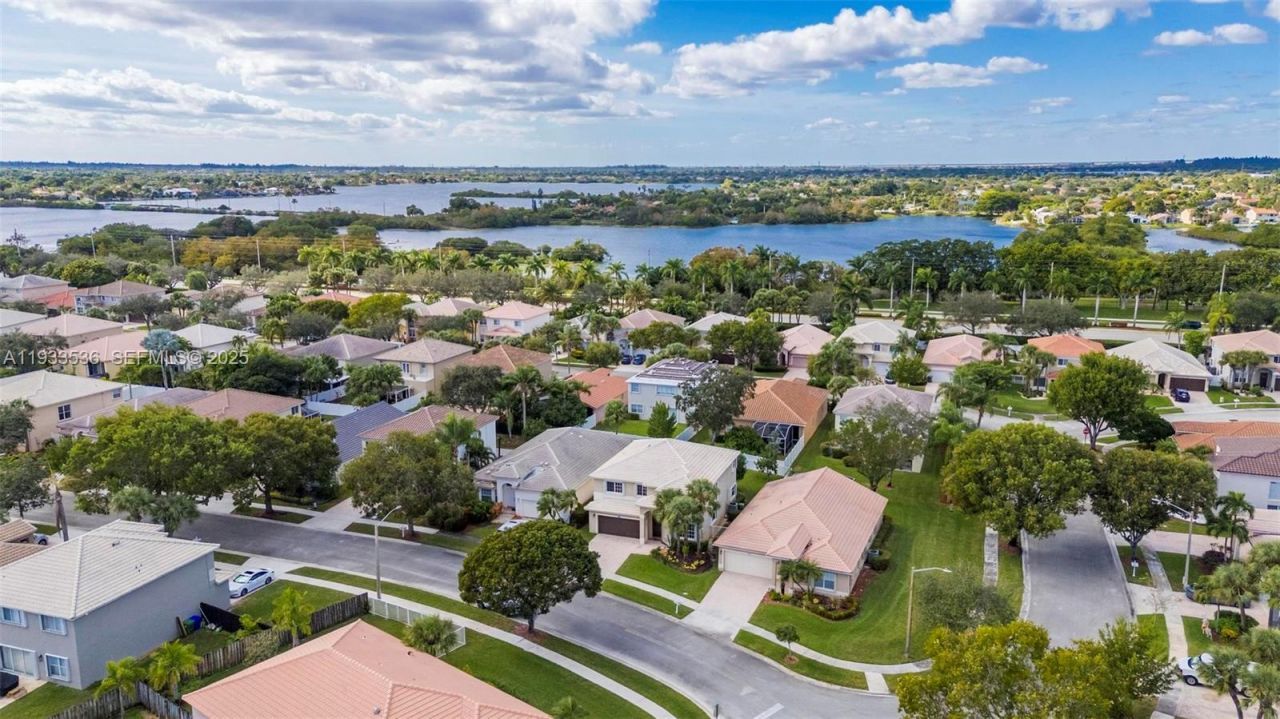 1996 NW 170th Ter, Pembroke Pines, FL 33028 Photo