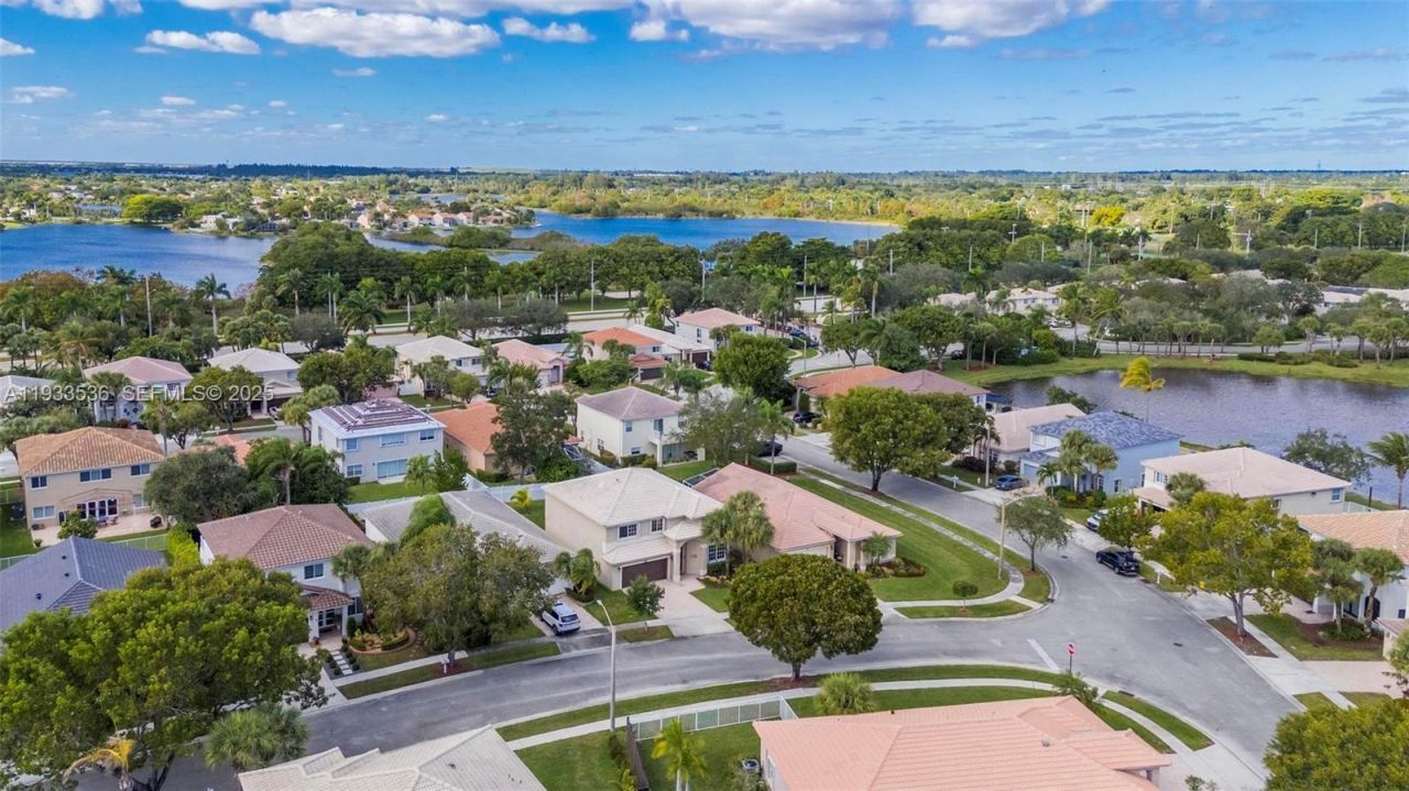 1996 NW 170th Ter, Pembroke Pines, FL 33028 Photo