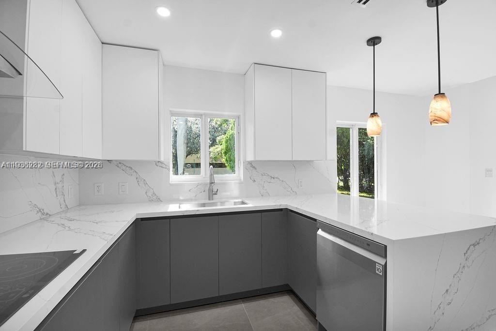 7902 SW 67th Ave, South Miami, FL 33143 Photo