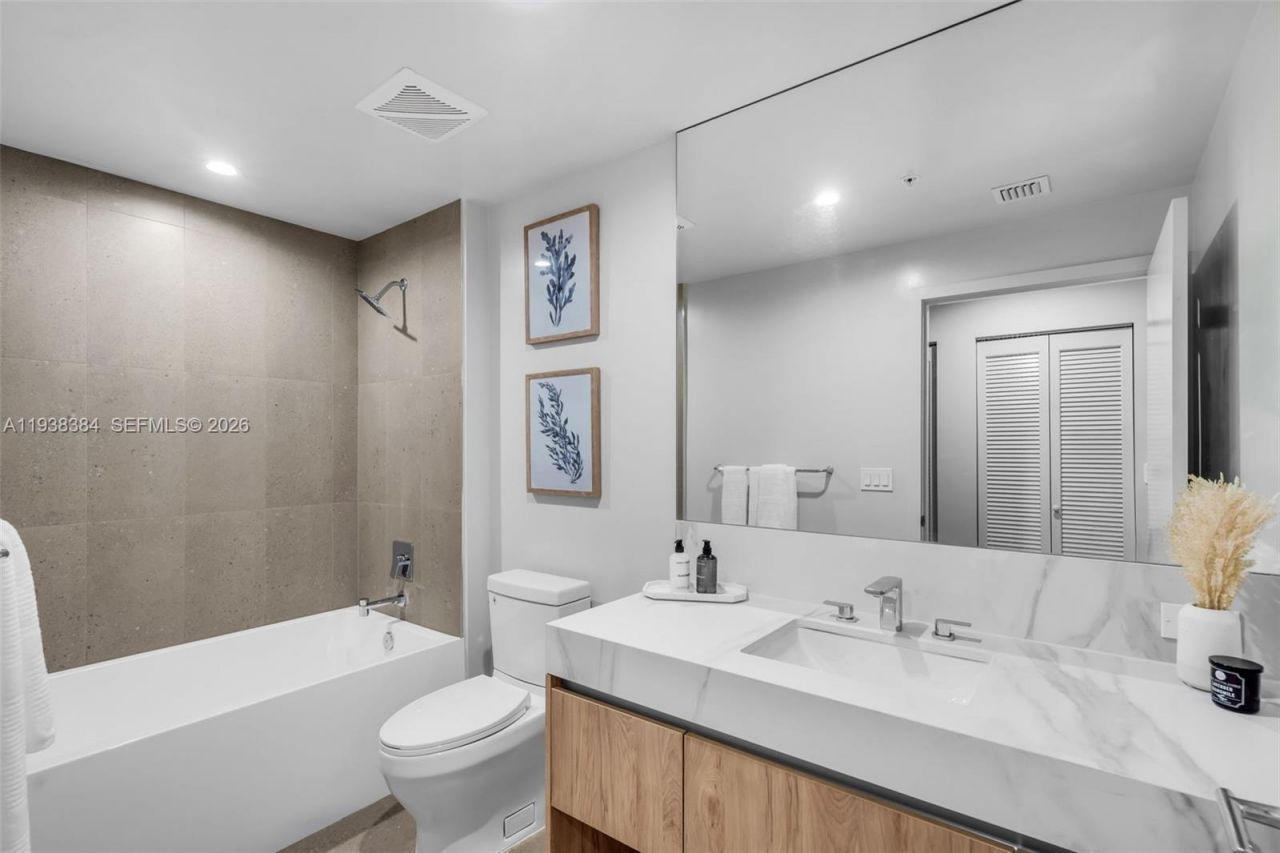 11 NE 6th Street , Unit 1607, Miami, FL 33132 Photo