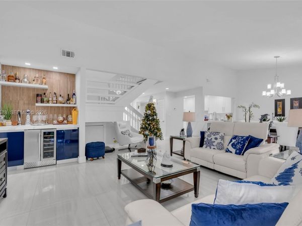 4737 NW 98th Pl, Doral, FL 33178