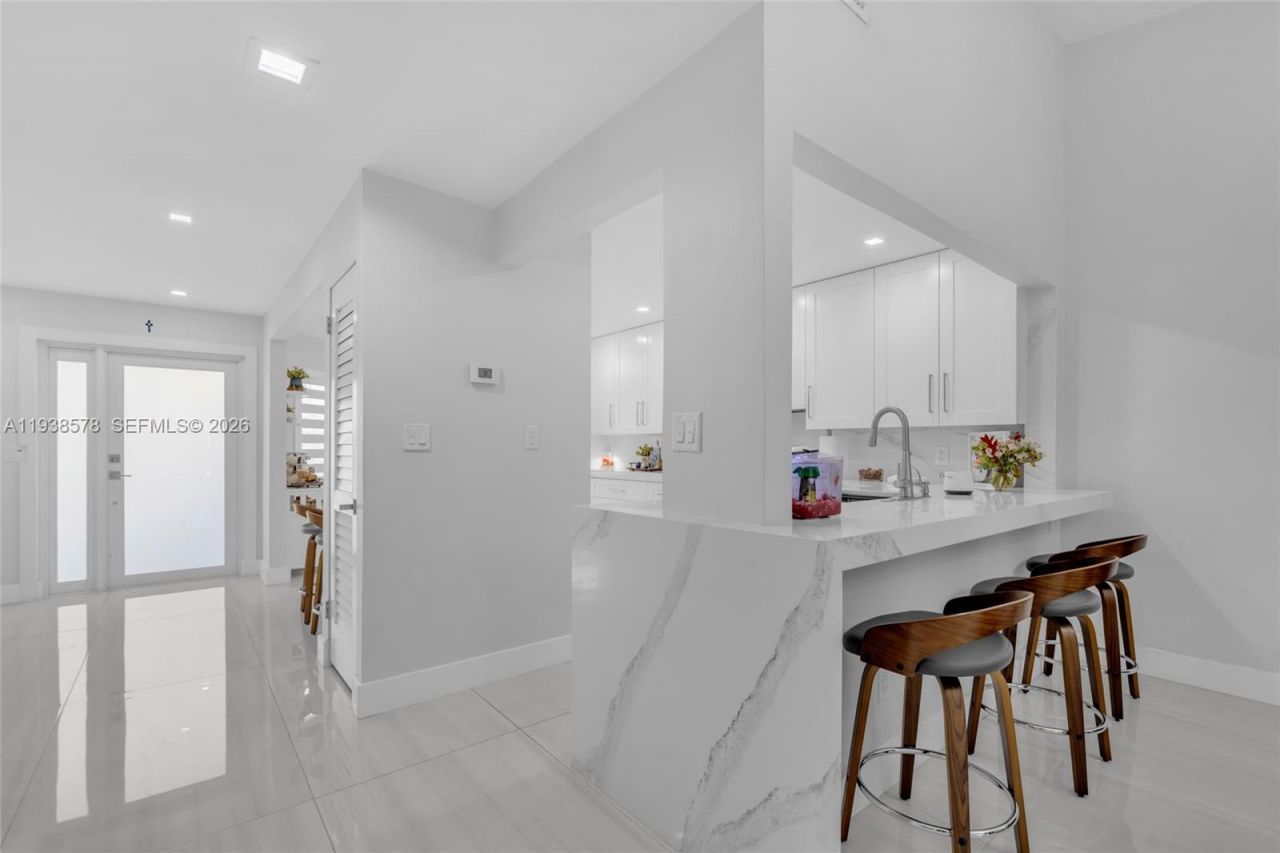 4737 NW 98th Pl, Doral, FL 33178 Photo