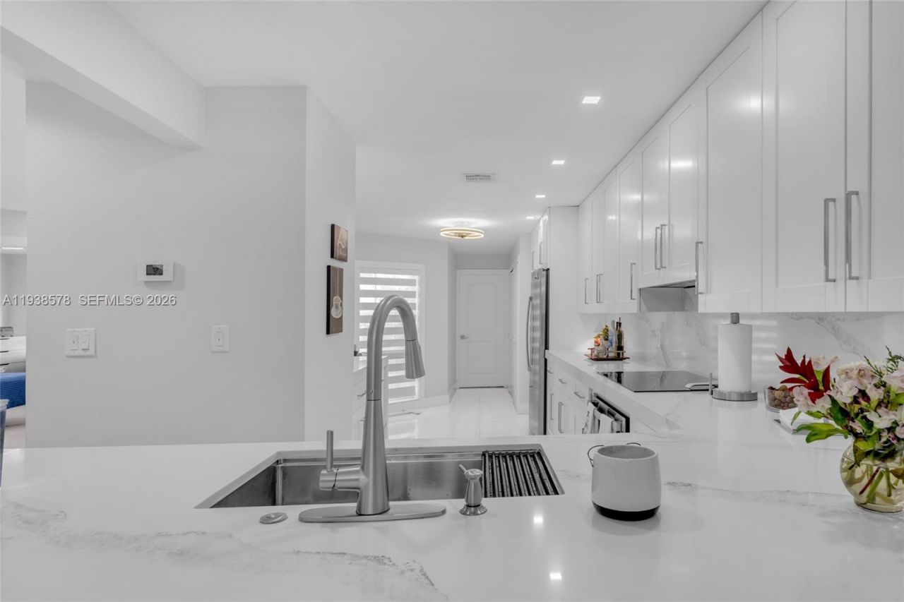 4737 NW 98th Pl, Doral, FL 33178 Photo