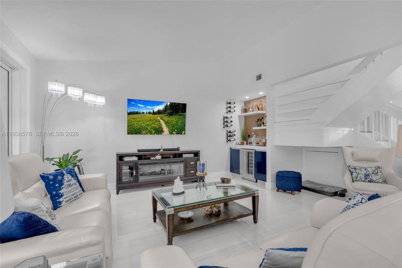 4737 NW 98th Pl, Doral, FL 33178 Photo