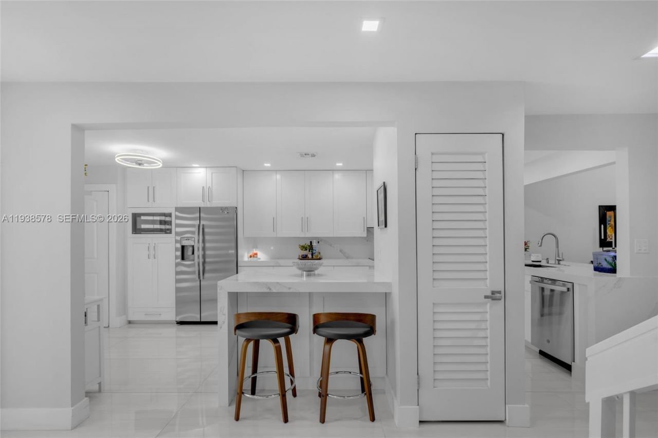 4737 NW 98th Pl, Doral, FL 33178 Photo