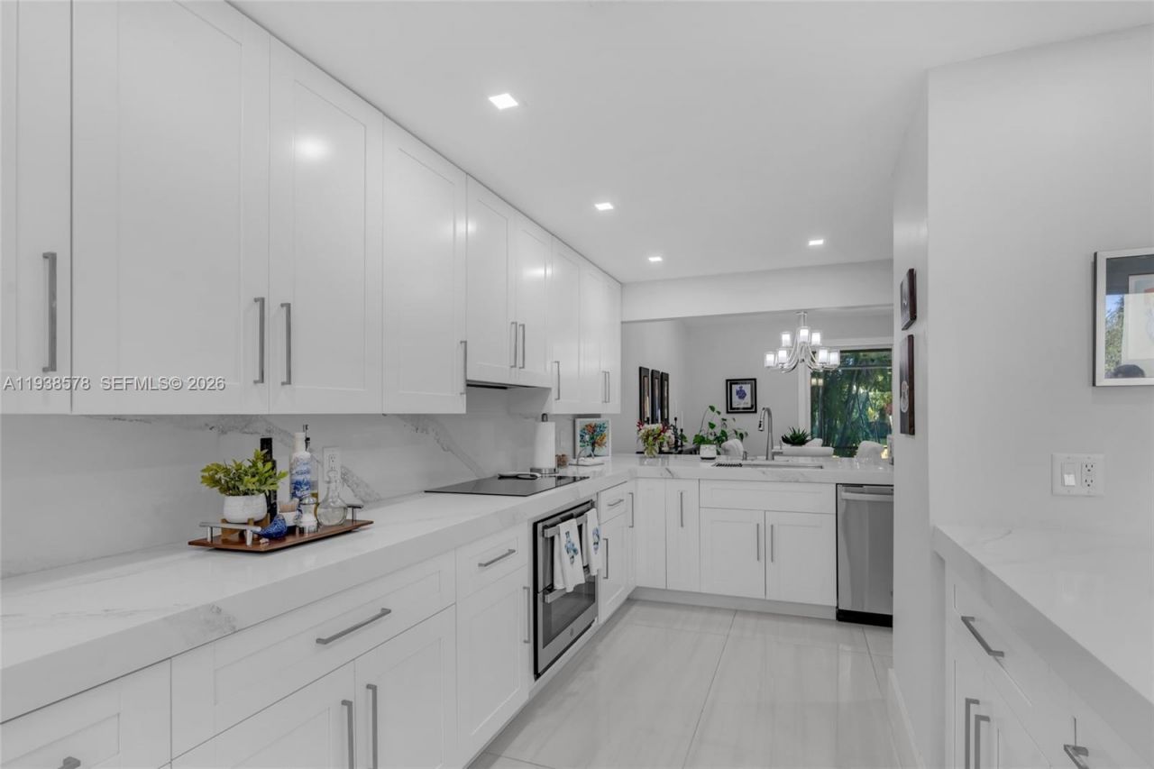 4737 NW 98th Pl, Doral, FL 33178 Photo