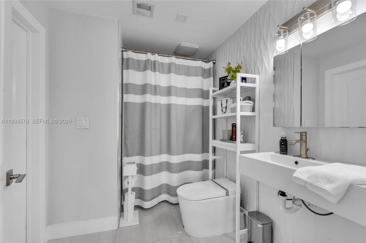 4737 NW 98th Pl, Doral, FL 33178 Photo