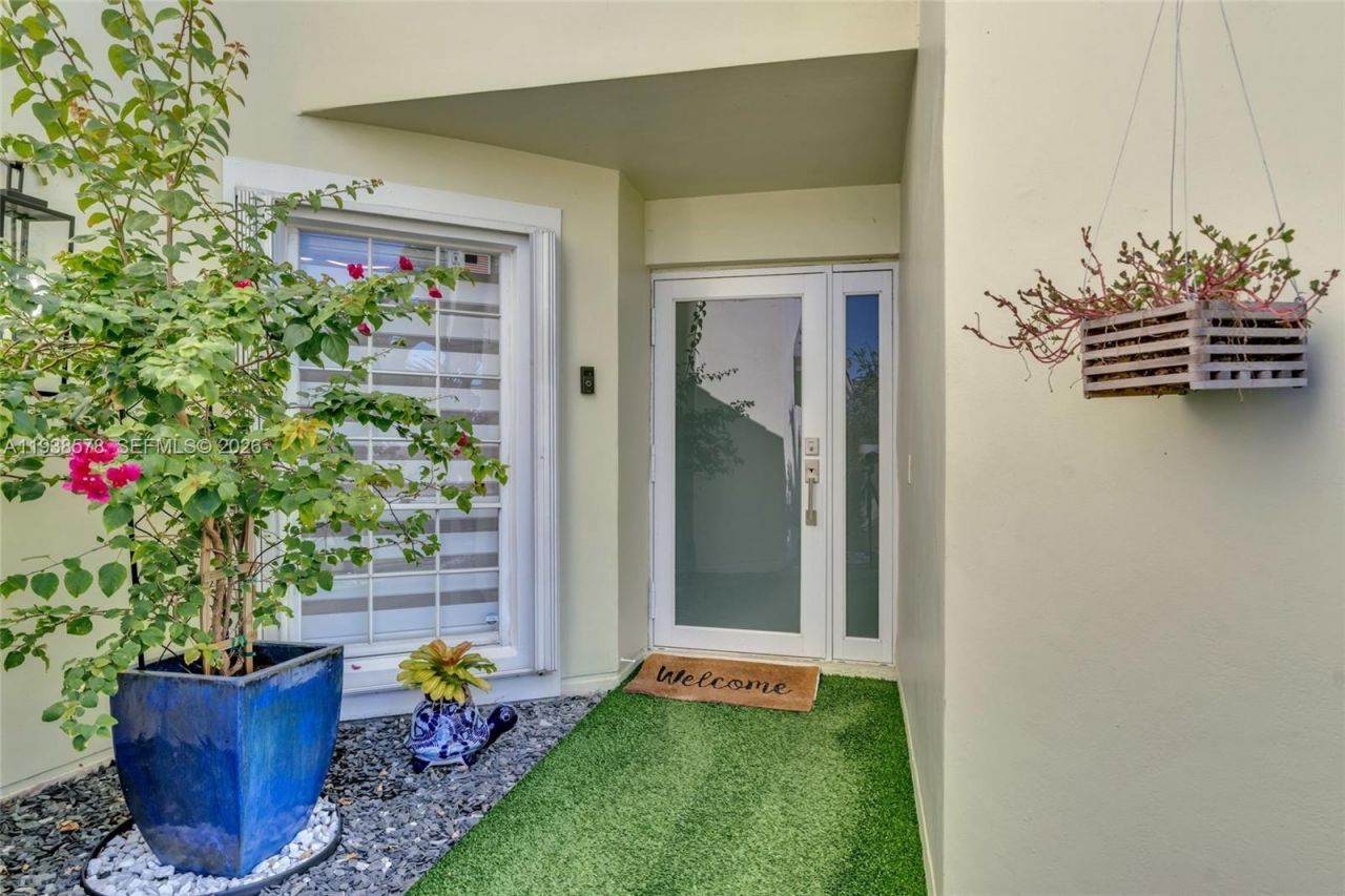 4737 NW 98th Pl, Doral, FL 33178 Photo