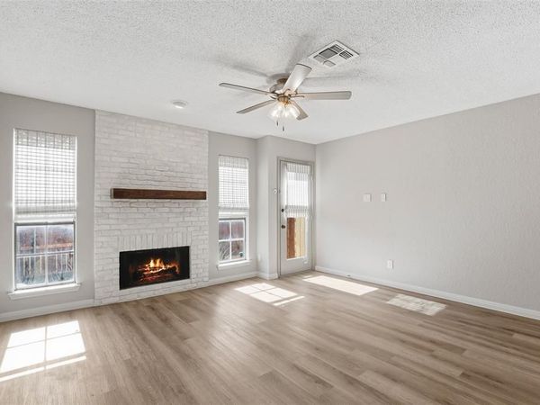 7429 Kingswood Drive, Fort Worth, TX 76133