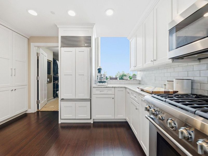 1 Miranova Place, Unit 1610, Columbus, OH 43215 Photo 11