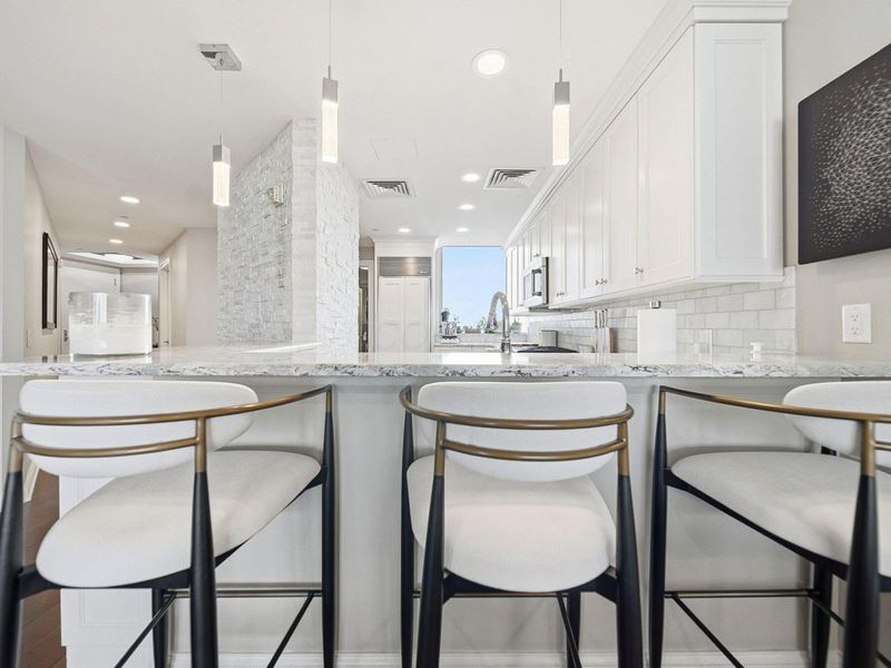 1 Miranova Place, Unit 1610, Columbus, OH 43215 Photo 12