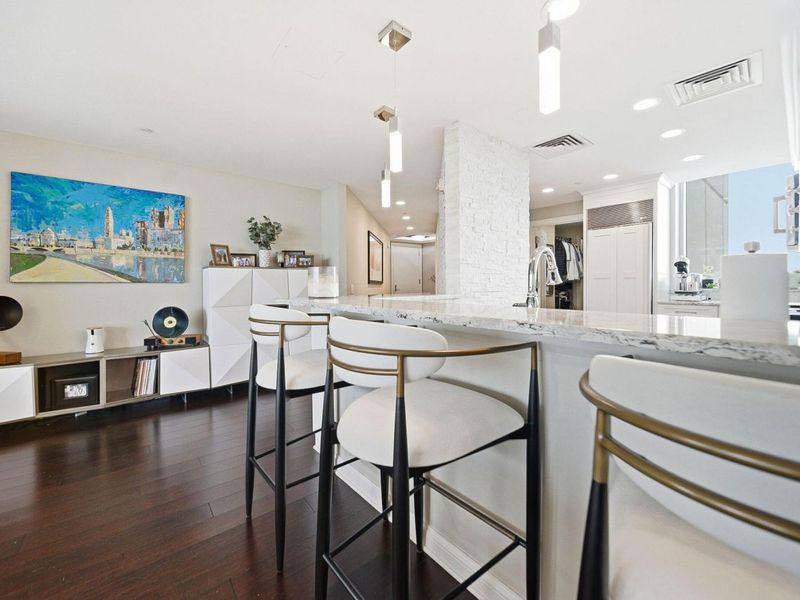 1 Miranova Place, Unit 1610, Columbus, OH 43215 Photo 14