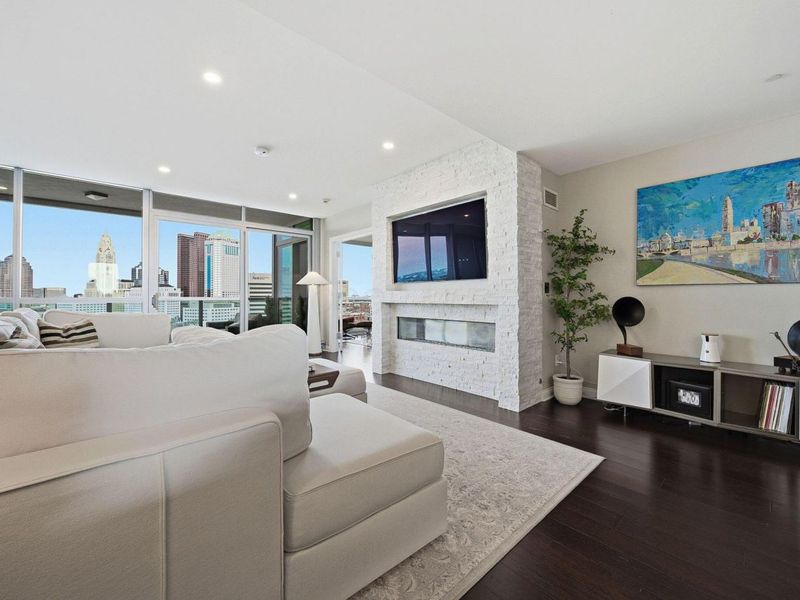 1 Miranova Place, Unit 1610, Columbus, OH 43215 Photo 15