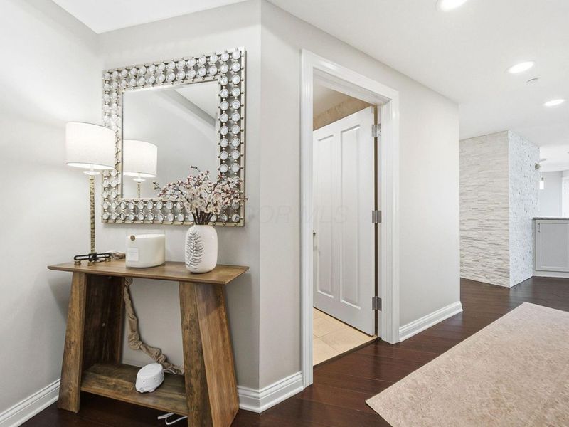 1 Miranova Place, Unit 1610, Columbus, OH 43215 Photo 4