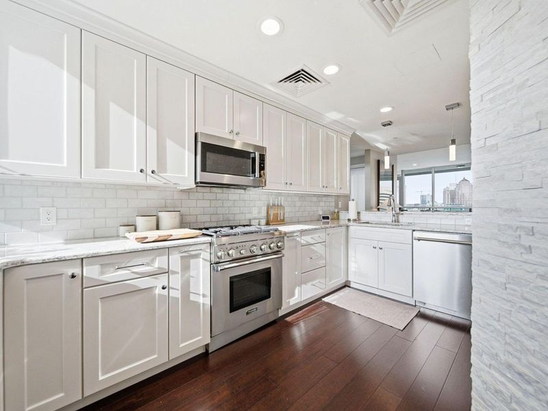 1 Miranova Place, Unit 1610, Columbus, OH 43215 Photo 7