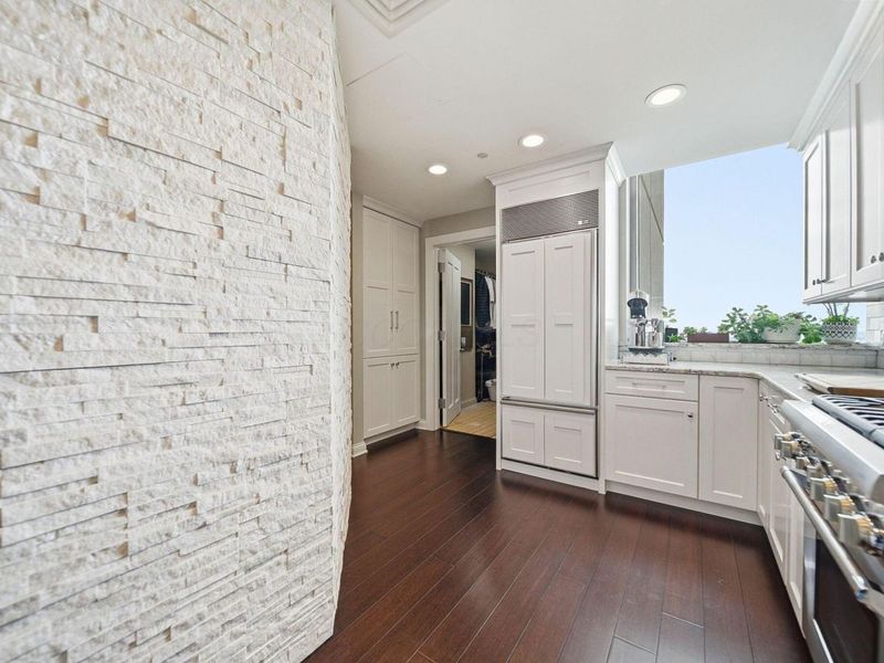 1 Miranova Place, Unit 1610, Columbus, OH 43215 Photo 9