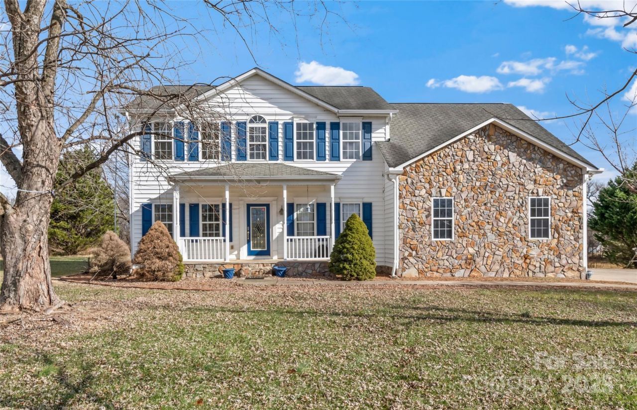 208 Mountain View Road, Statesville, NC 28625 Main Photo