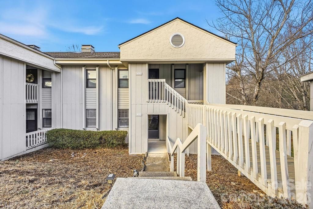 1605 Abbey Circle, Asheville, NC 28805 Main Photo