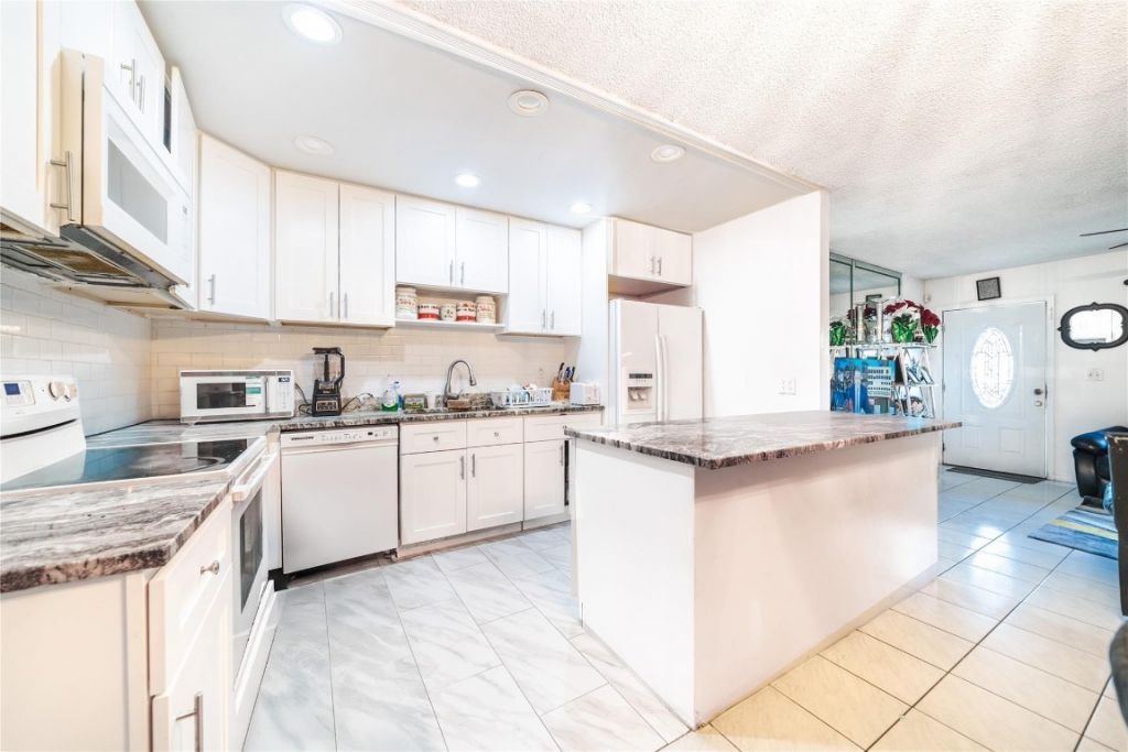 419 SW 80th Avenue, Pompano Beach, FL 33068 Photo