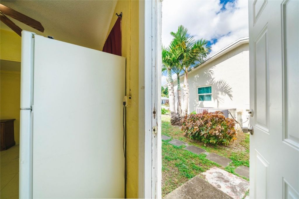 419 SW 80th Avenue, Pompano Beach, FL 33068 Photo