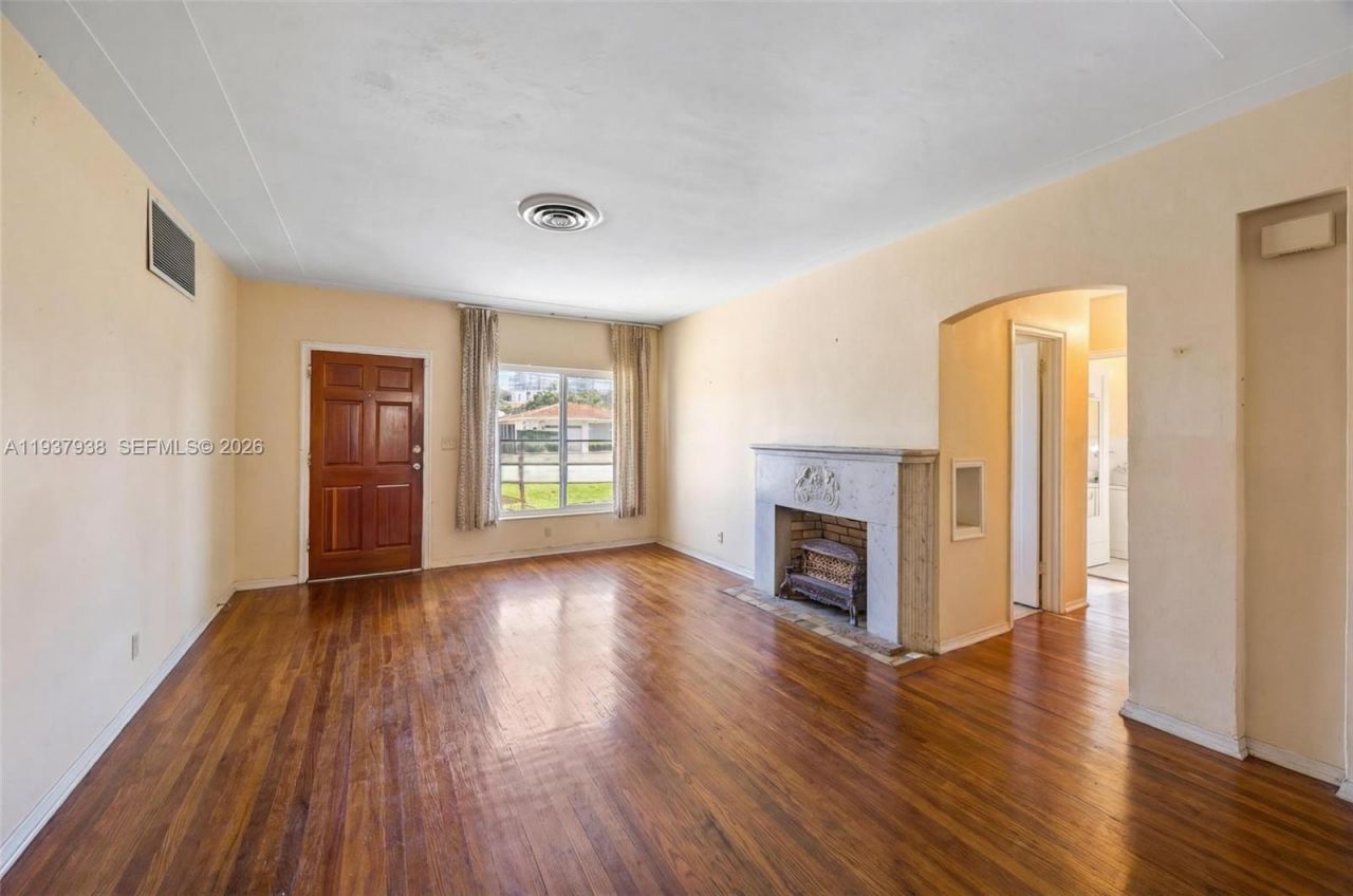 9148 Abbott Ave, Surfside, FL 33154 Photo