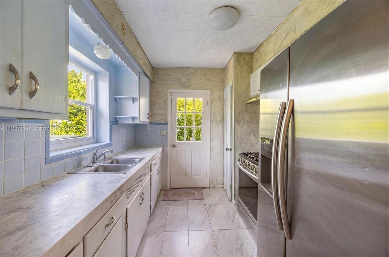 9148 Abbott Ave, Surfside, FL 33154 Photo