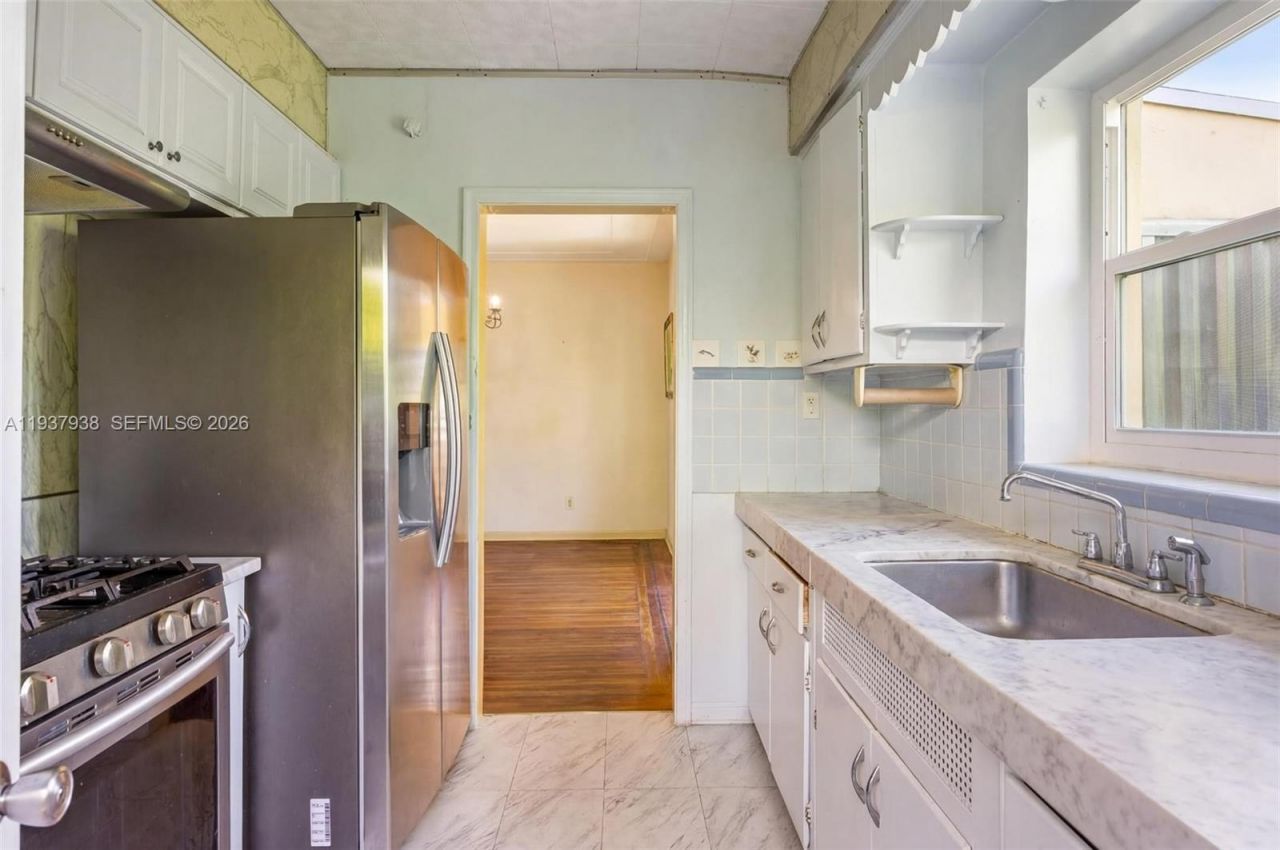 9148 Abbott Ave, Surfside, FL 33154 Photo