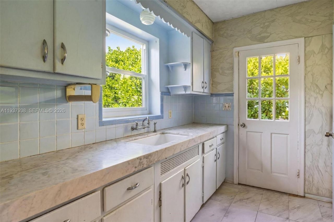 9148 Abbott Ave, Surfside, FL 33154 Photo