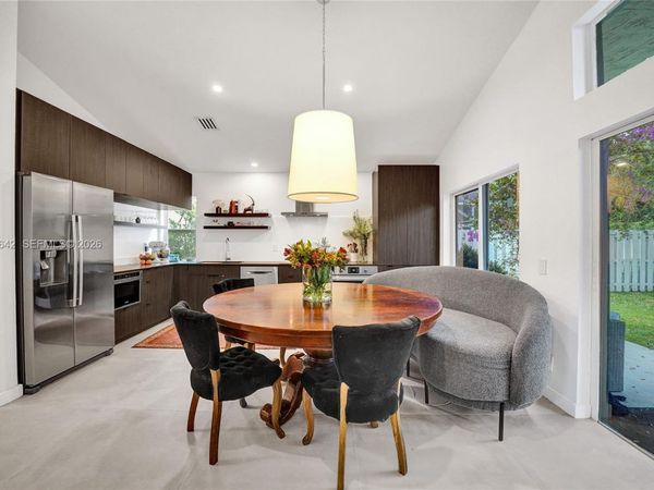 648 Sand Creek Cir, Weston, FL 33327