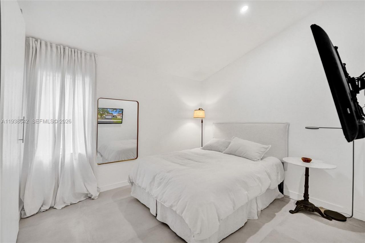 648 Sand Creek Cir, Weston, FL 33327 Photo