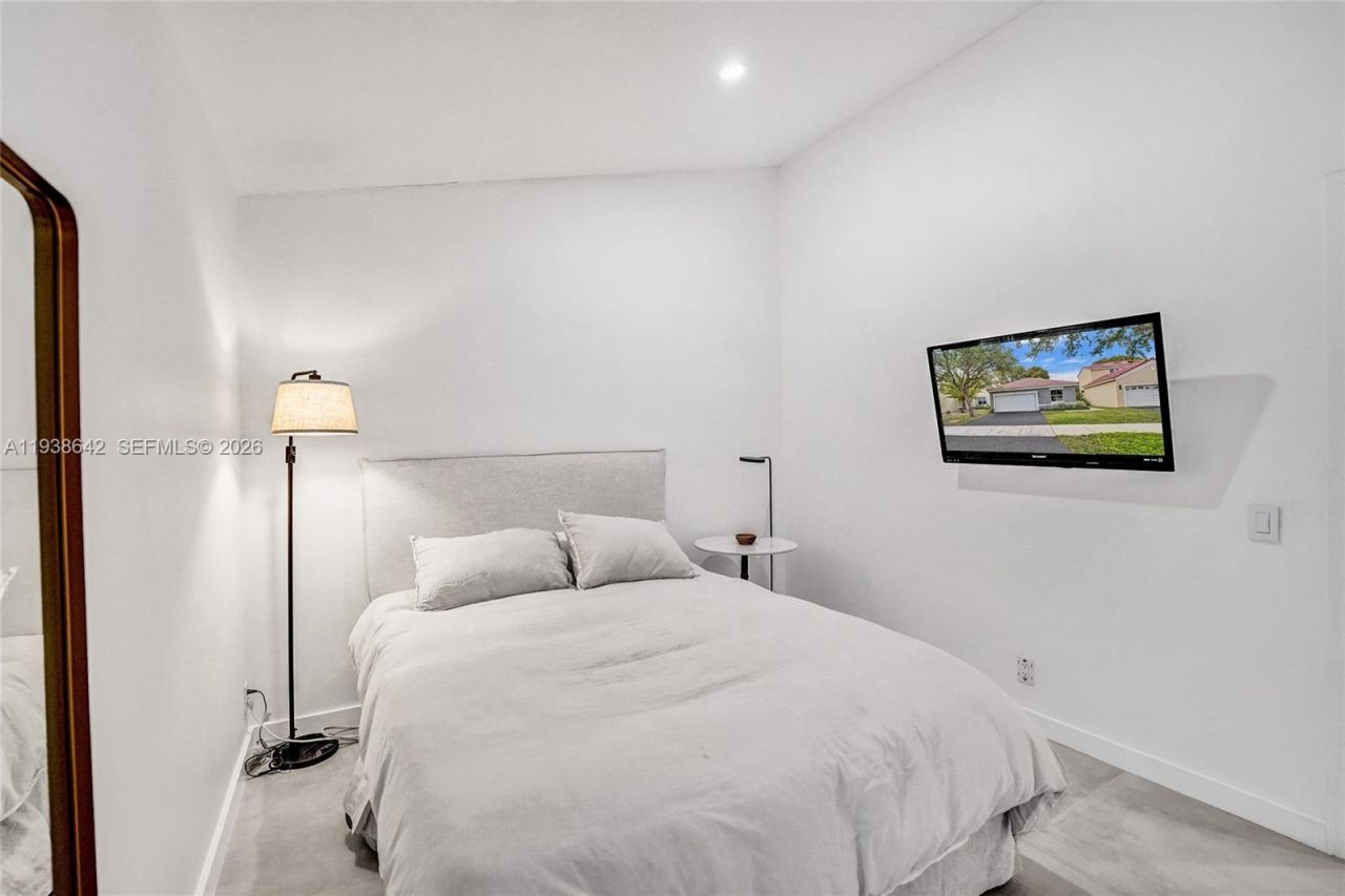 648 Sand Creek Cir, Weston, FL 33327 Photo