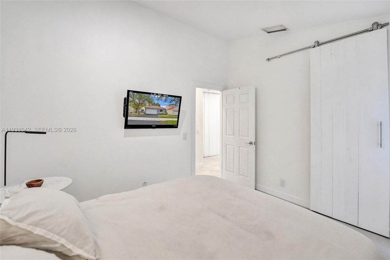 648 Sand Creek Cir, Weston, FL 33327 Photo