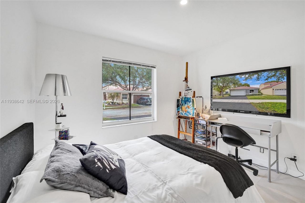 648 Sand Creek Cir, Weston, FL 33327 Photo