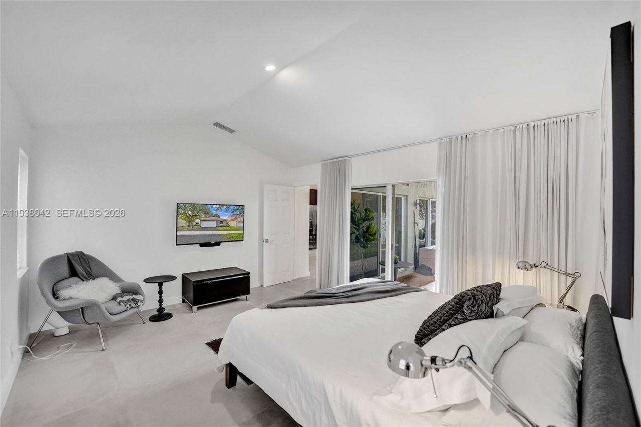 648 Sand Creek Cir, Weston, FL 33327 Photo