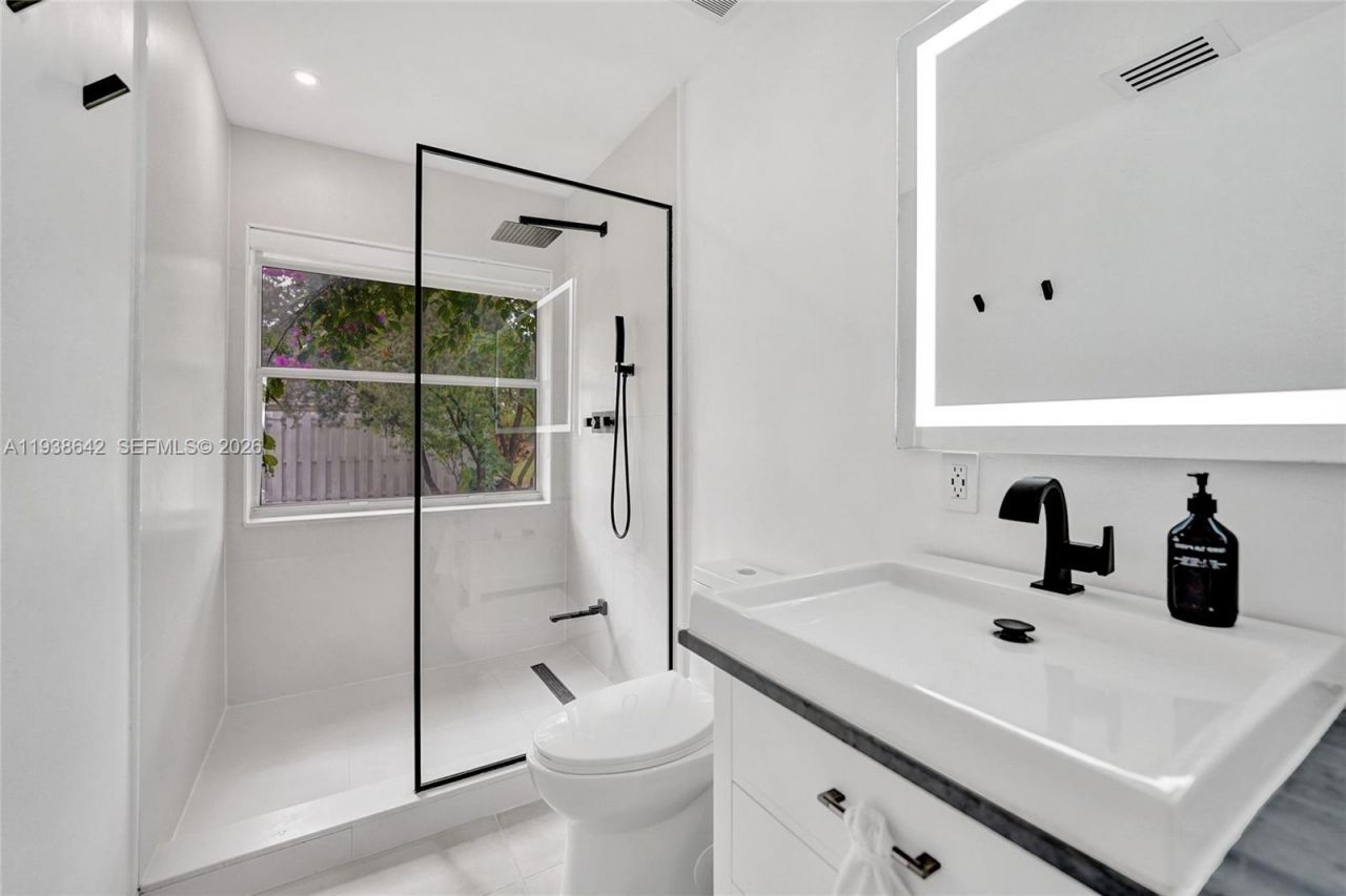 648 Sand Creek Cir, Weston, FL 33327 Photo