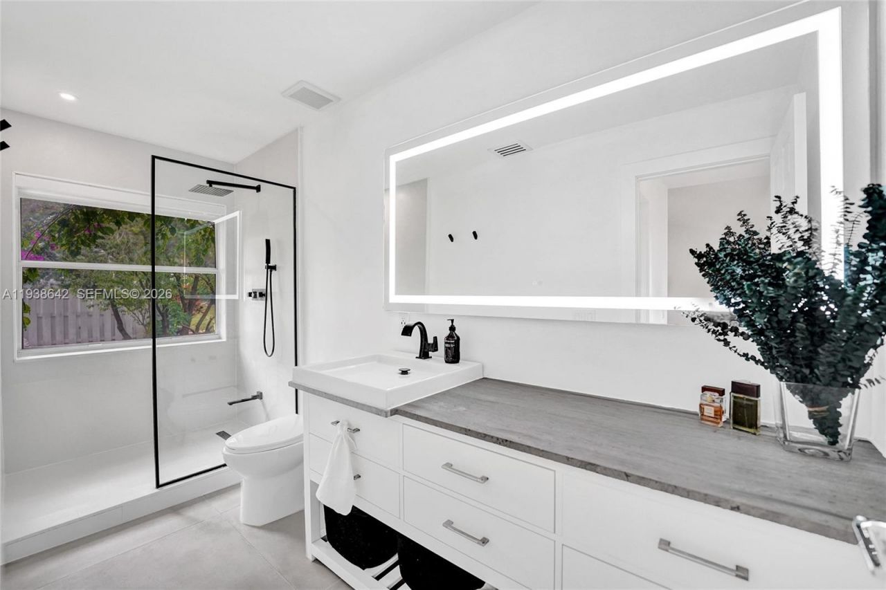 648 Sand Creek Cir, Weston, FL 33327 Photo