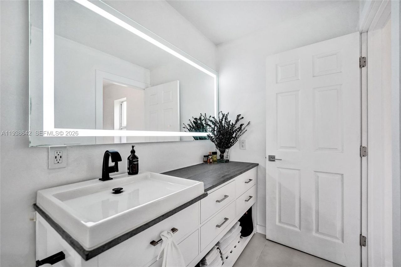 648 Sand Creek Cir, Weston, FL 33327 Photo