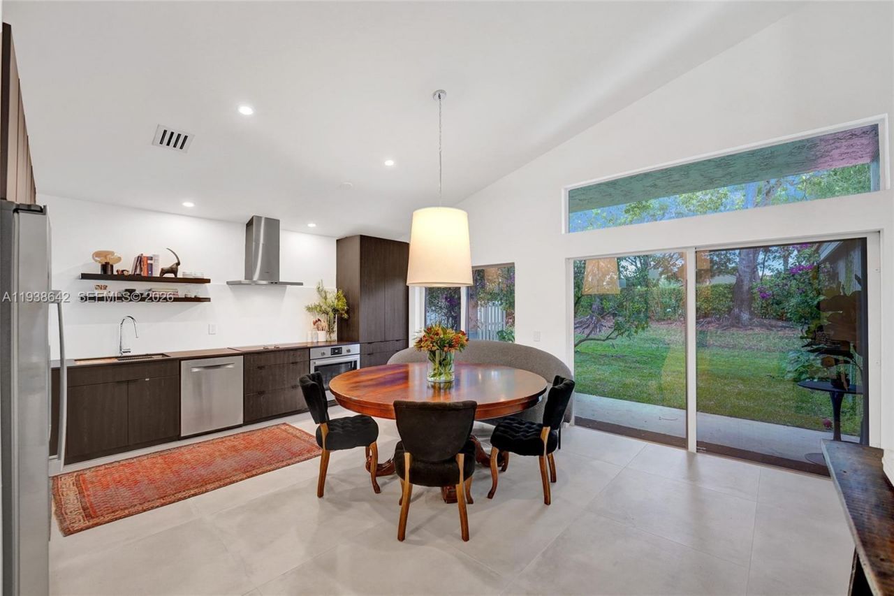 648 Sand Creek Cir, Weston, FL 33327 Photo