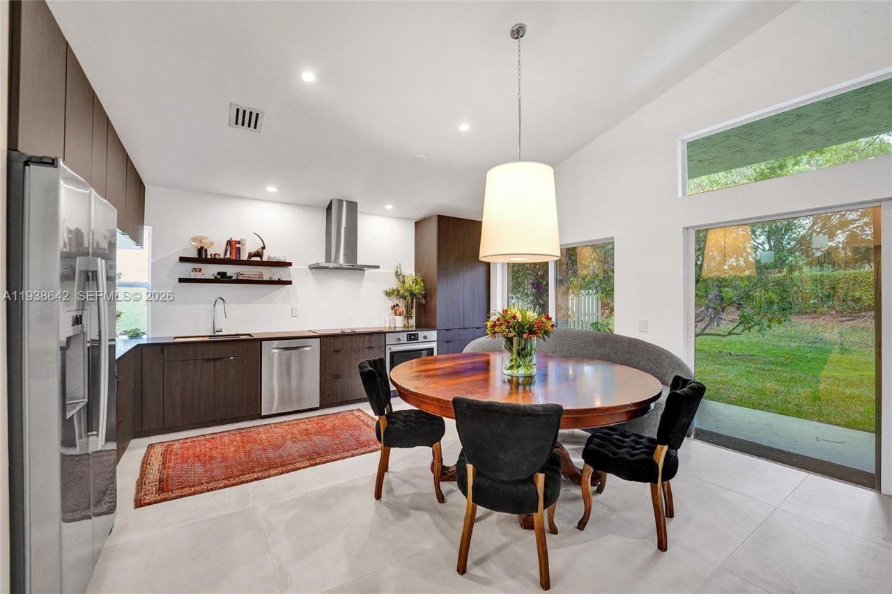 648 Sand Creek Cir, Weston, FL 33327 Photo