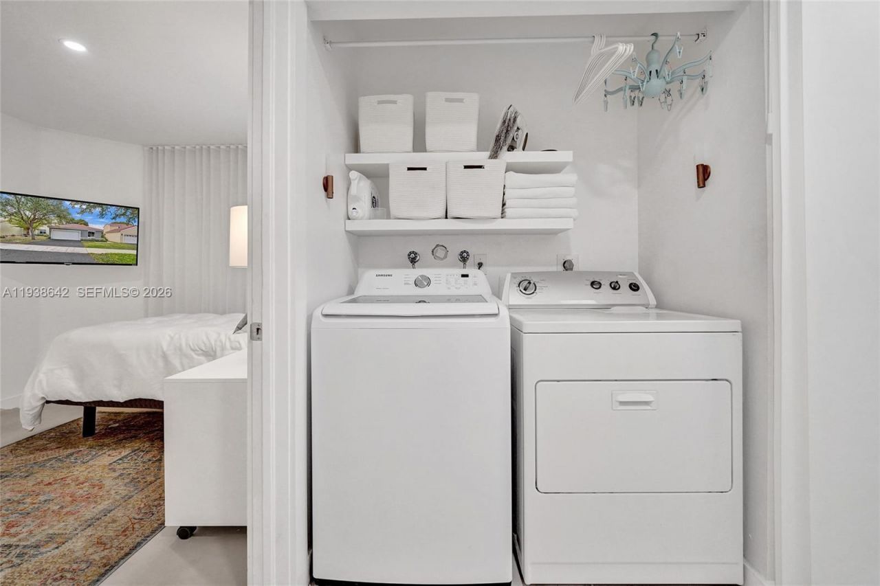 648 Sand Creek Cir, Weston, FL 33327 Photo