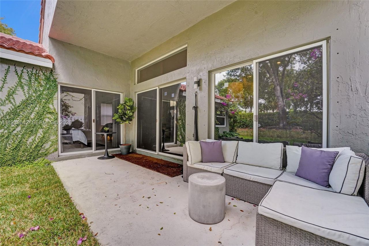 648 Sand Creek Cir, Weston, FL 33327 Photo