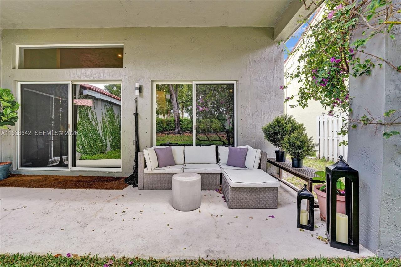 648 Sand Creek Cir, Weston, FL 33327 Photo