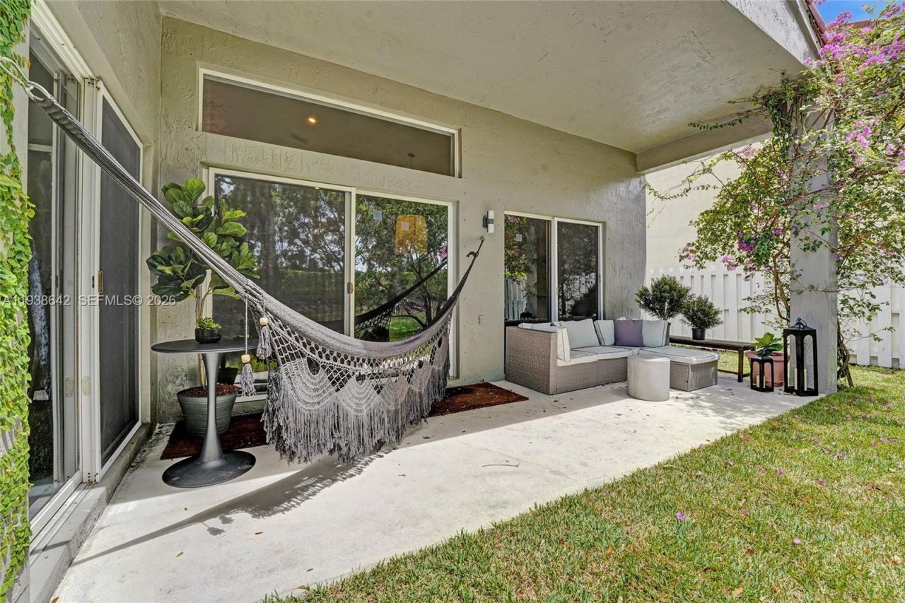 648 Sand Creek Cir, Weston, FL 33327 Photo