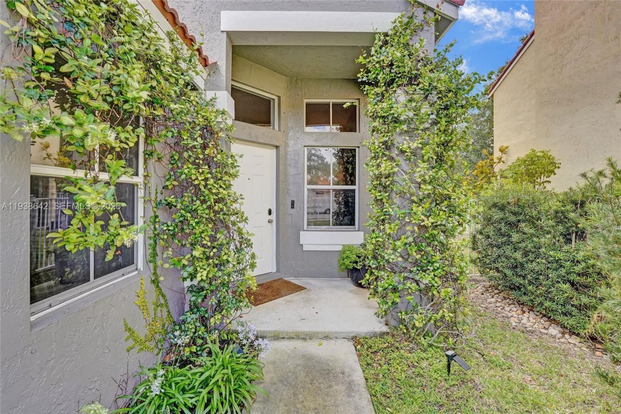 648 Sand Creek Cir, Weston, FL 33327 Photo