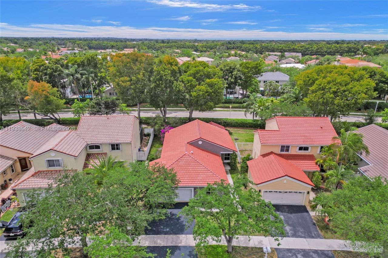 648 Sand Creek Cir, Weston, FL 33327 Photo