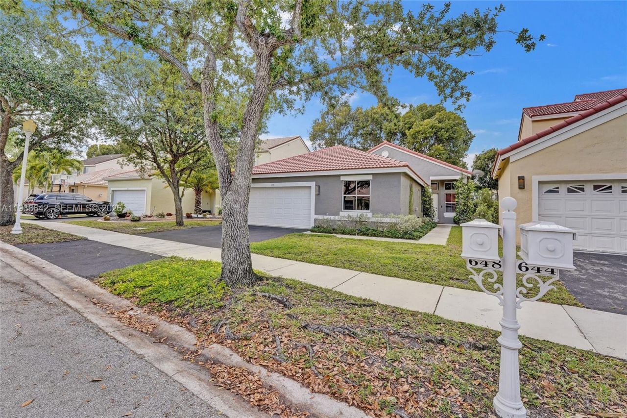 648 Sand Creek Cir, Weston, FL 33327 Photo