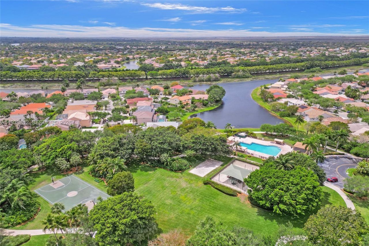 648 Sand Creek Cir, Weston, FL 33327 Photo
