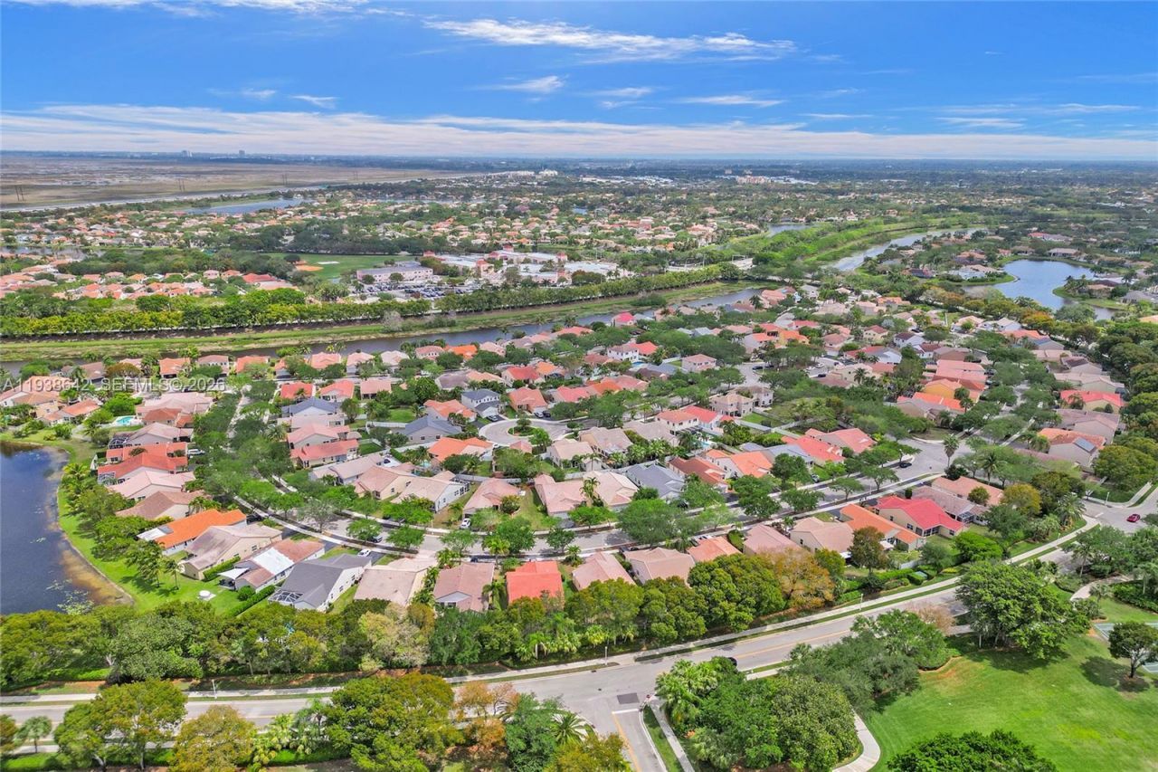 648 Sand Creek Cir, Weston, FL 33327 Photo